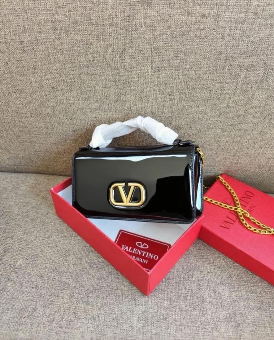 Valentino Vlogo Signature Grainy Calfskin Wallet With Chain